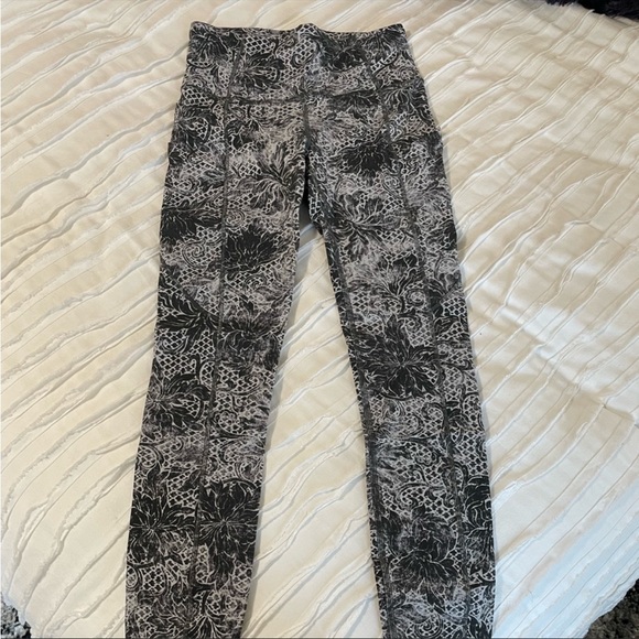Lululemon fast and free 25” legging - Picture 2 of 7